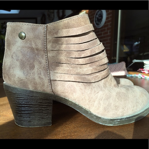 makalu of California Shoes - MAKALU California booties, size 8.5, 2.5 inch heel, strappy, side zipper.